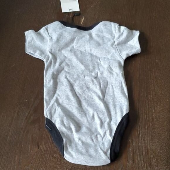 DKNY Jeans 0-3 Months Baby T Shirt ONE PIECE Short Sleeve Snap Crotch - Picture 7 of 13